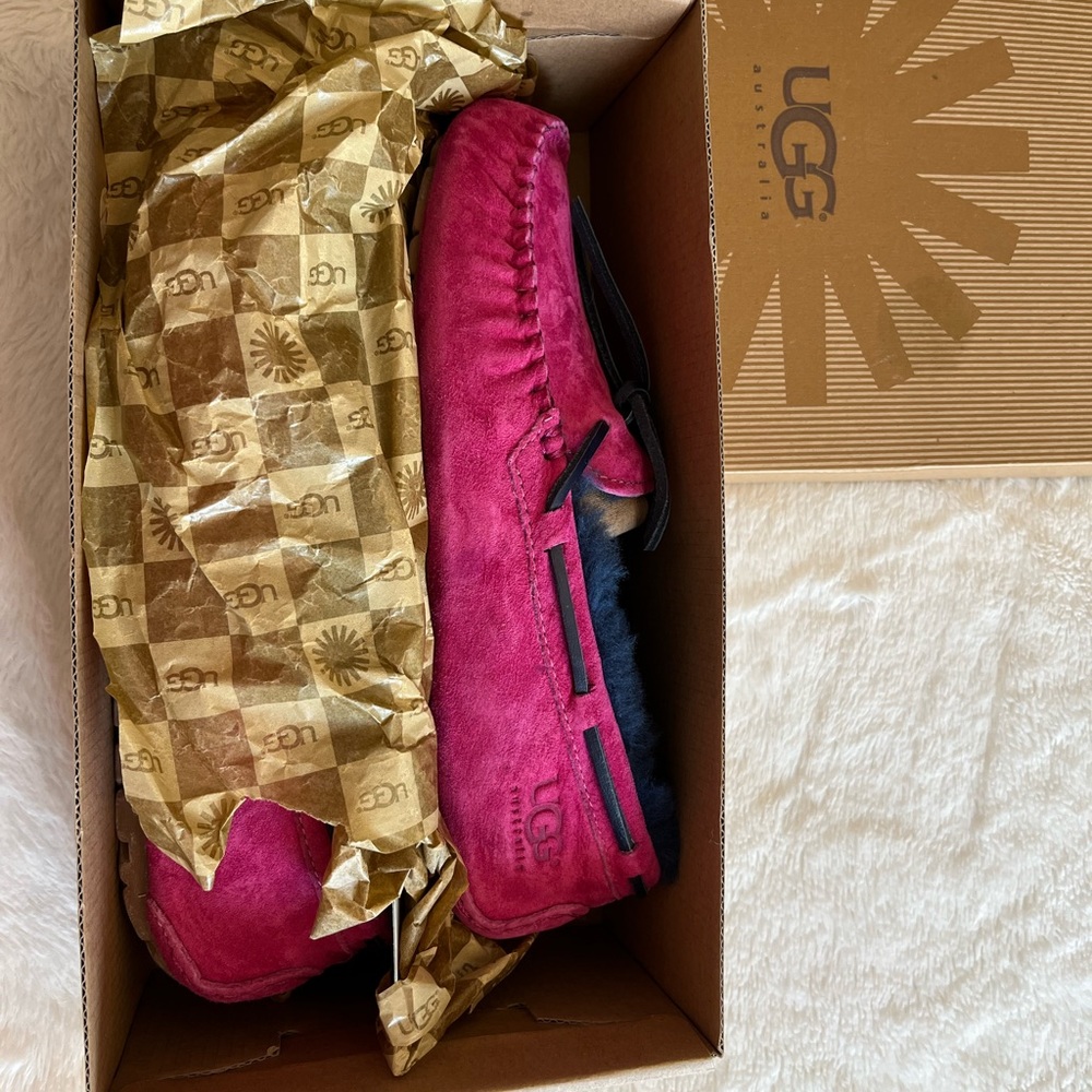 Ugg Australia Dakota Moccasin Slipper Women’s New Magenta / Hot Pink Navy Blue 5